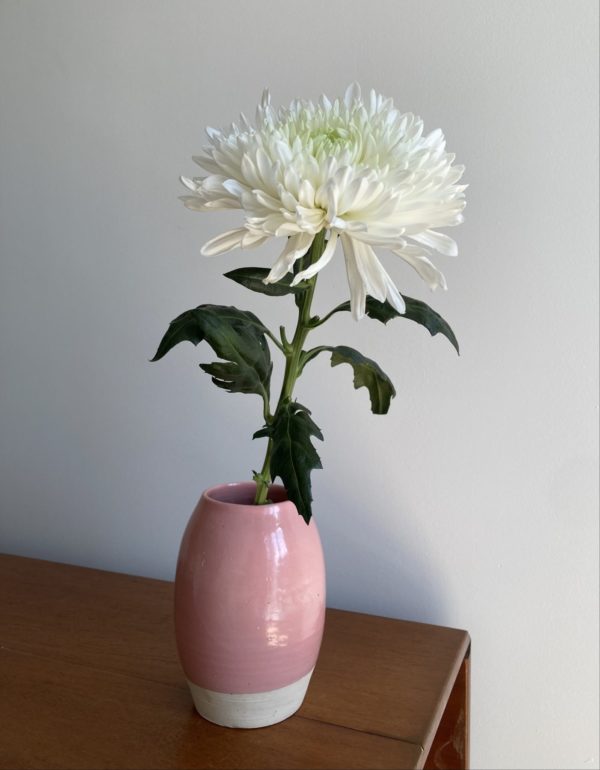 Vase Lanterna en grès blanc, émail rose brillant