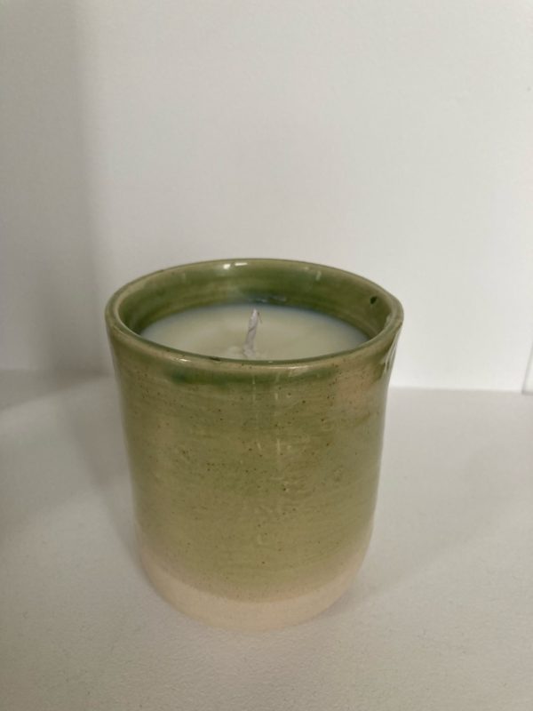 Bougie artisanale en grés blanc, émail céladon - Eclairez votre hiver !